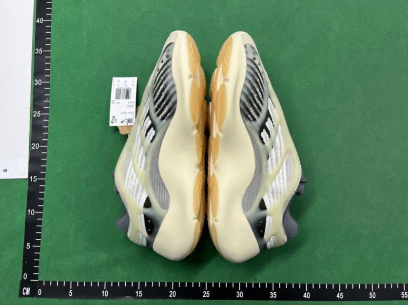  LW Batch adidas Yeezy Boost 700 V3 -5