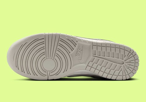 A Silver Swoosh Adds Spark To A Greyed Out Nike Dunk(pic4)